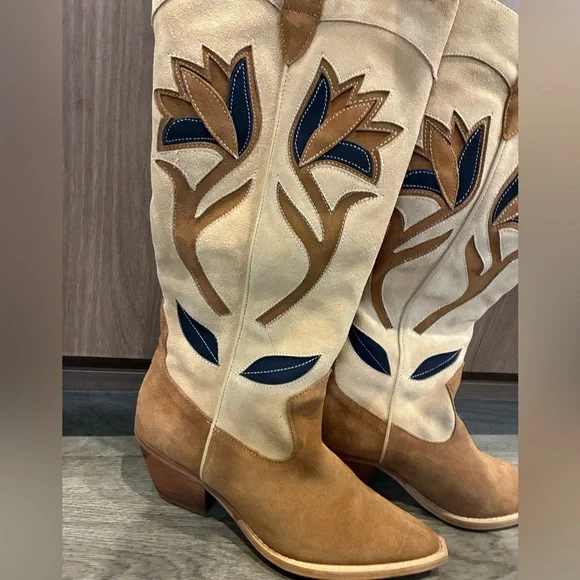 Anthropologie Embroidered Women's Boots - Picture 4 of 5